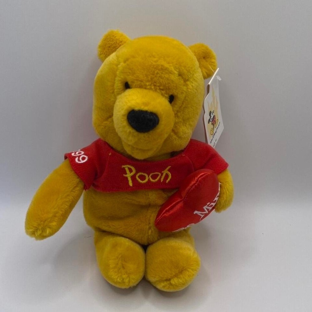 Vintage Disney Winnie the Pooh Valentine Bean Bag Plush‎ – Be Mine Heart – NWT